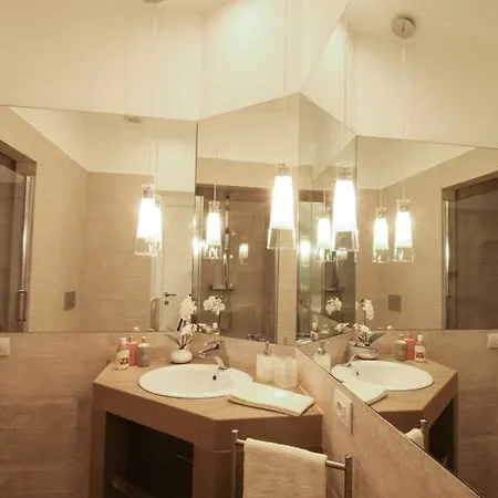 St Peter Luxury Home 3 Bedroom Apartment 8 Person