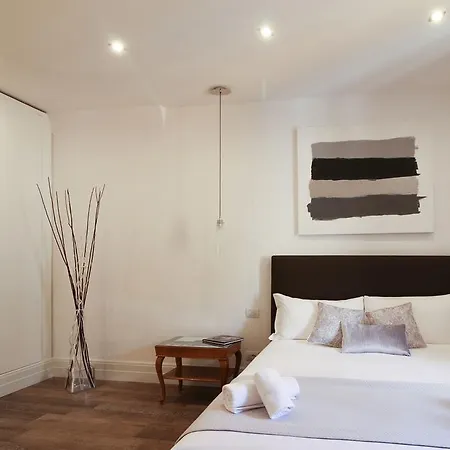 St Peter Luxury Home 3 Bedroom Apartment 8 Person Roma